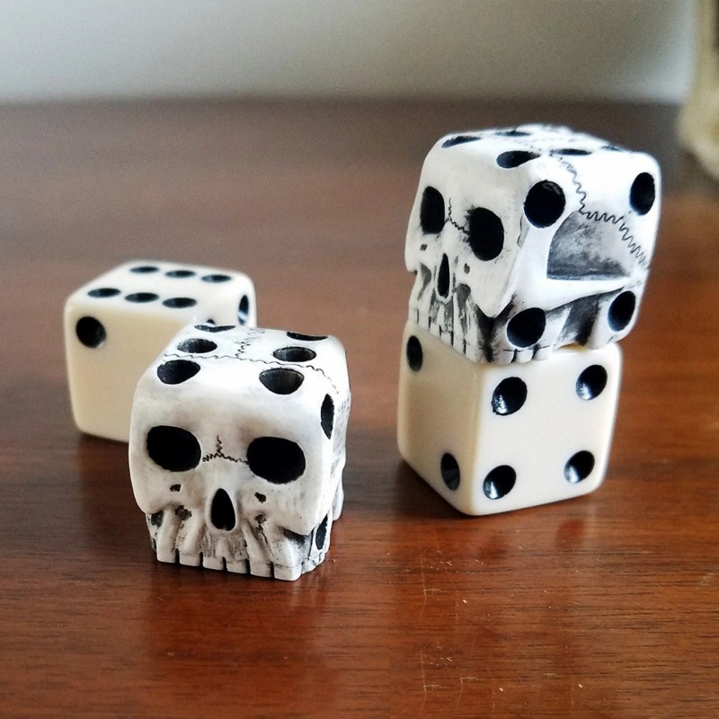 Halloween branco resina dados  - Party Games No Equipment avaliação e preço